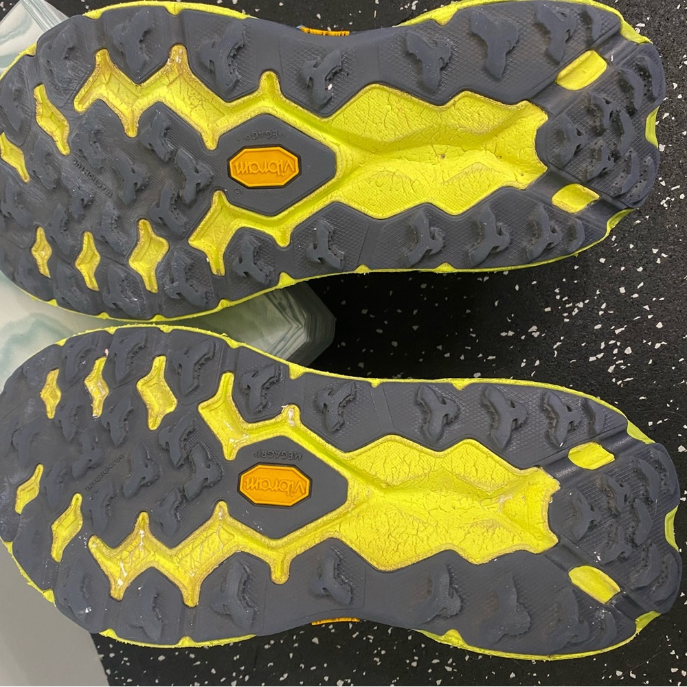 Hoka  One One Speedgoat 5 men’s 8.5D Athletic Shoes in Blue and Neon Yellow - Picture 10 of 10